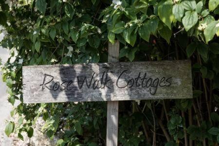 Moreton-in-Marsh Two Rose Walk Cottage Cotswolds מראה חיצוני תמונה